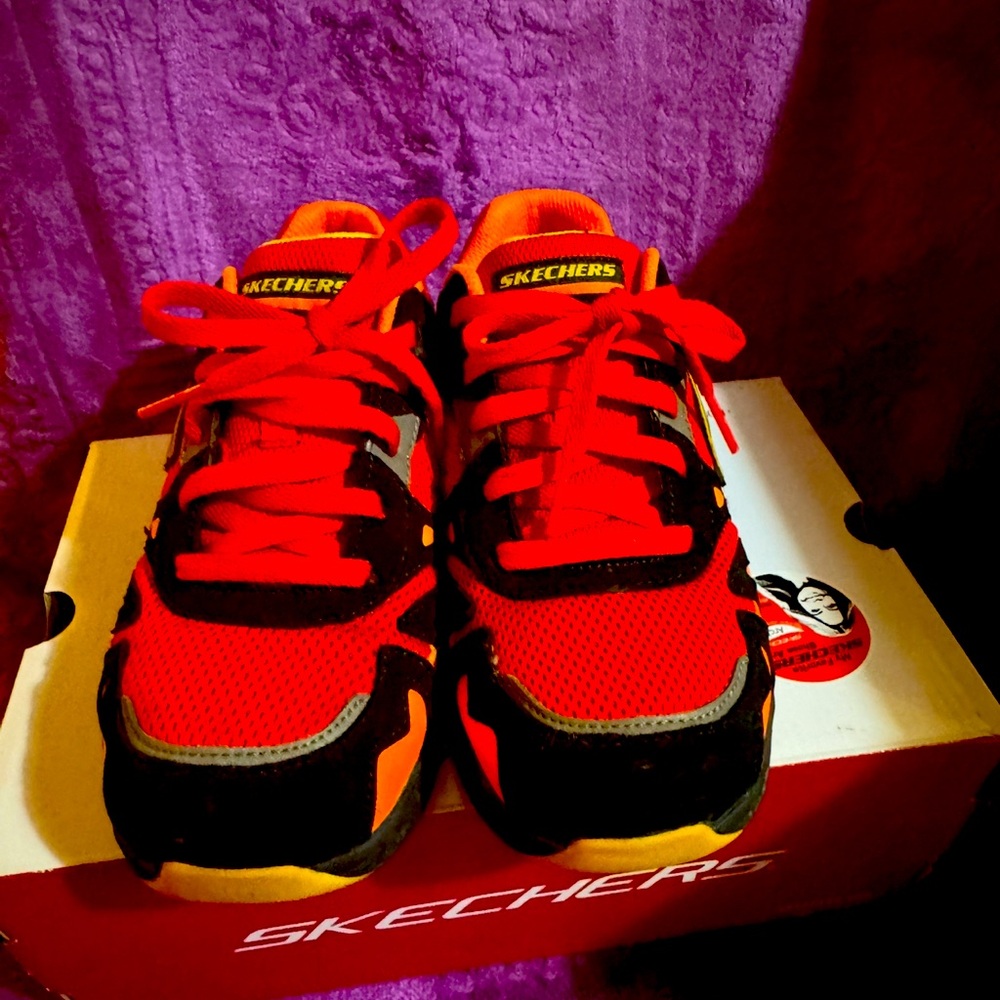 Skechers Boys Sneakers Size 4.5 - Red Black Orange Flame Light-Up Shoes